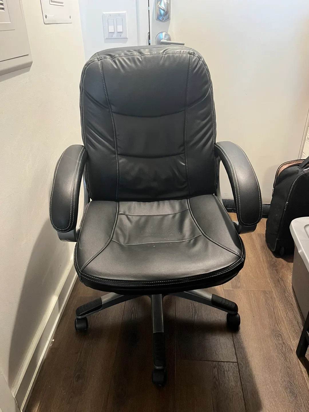 Black Leather Office Chair image indicator(4)