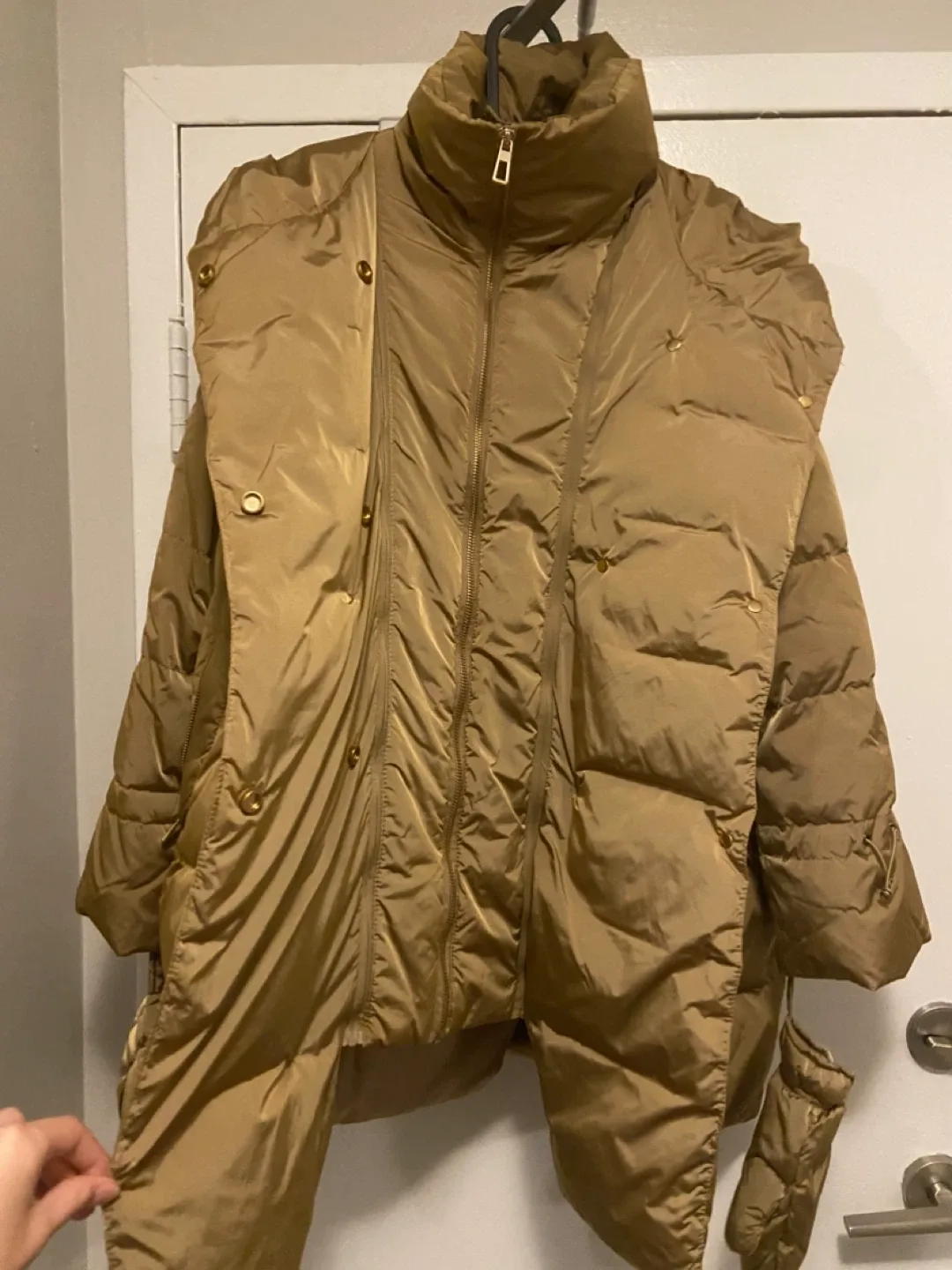 Zara Puffer Jacket - Size Medium image indicator(3)