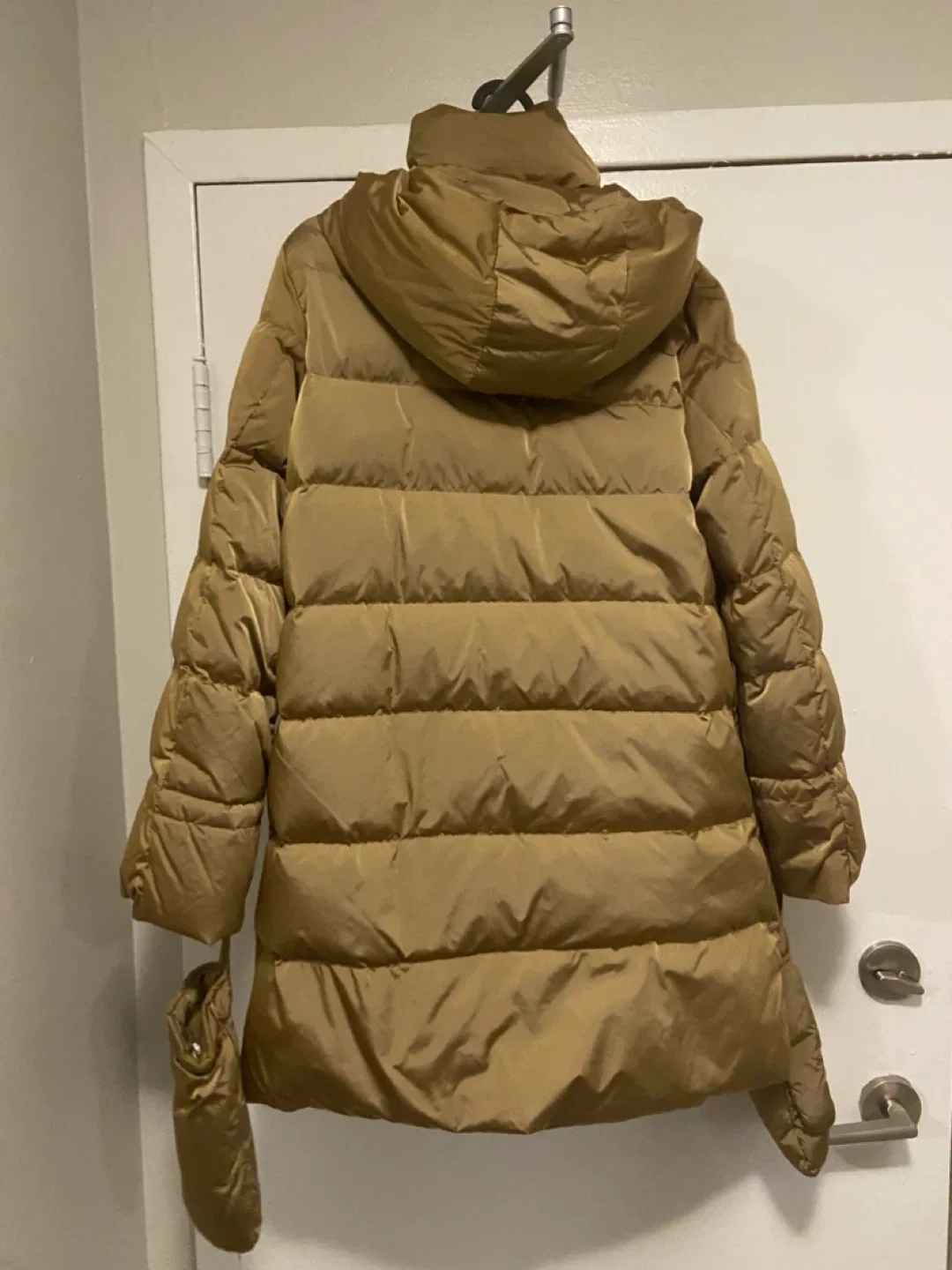 Zara Puffer Jacket - Size Medium image indicator(7)