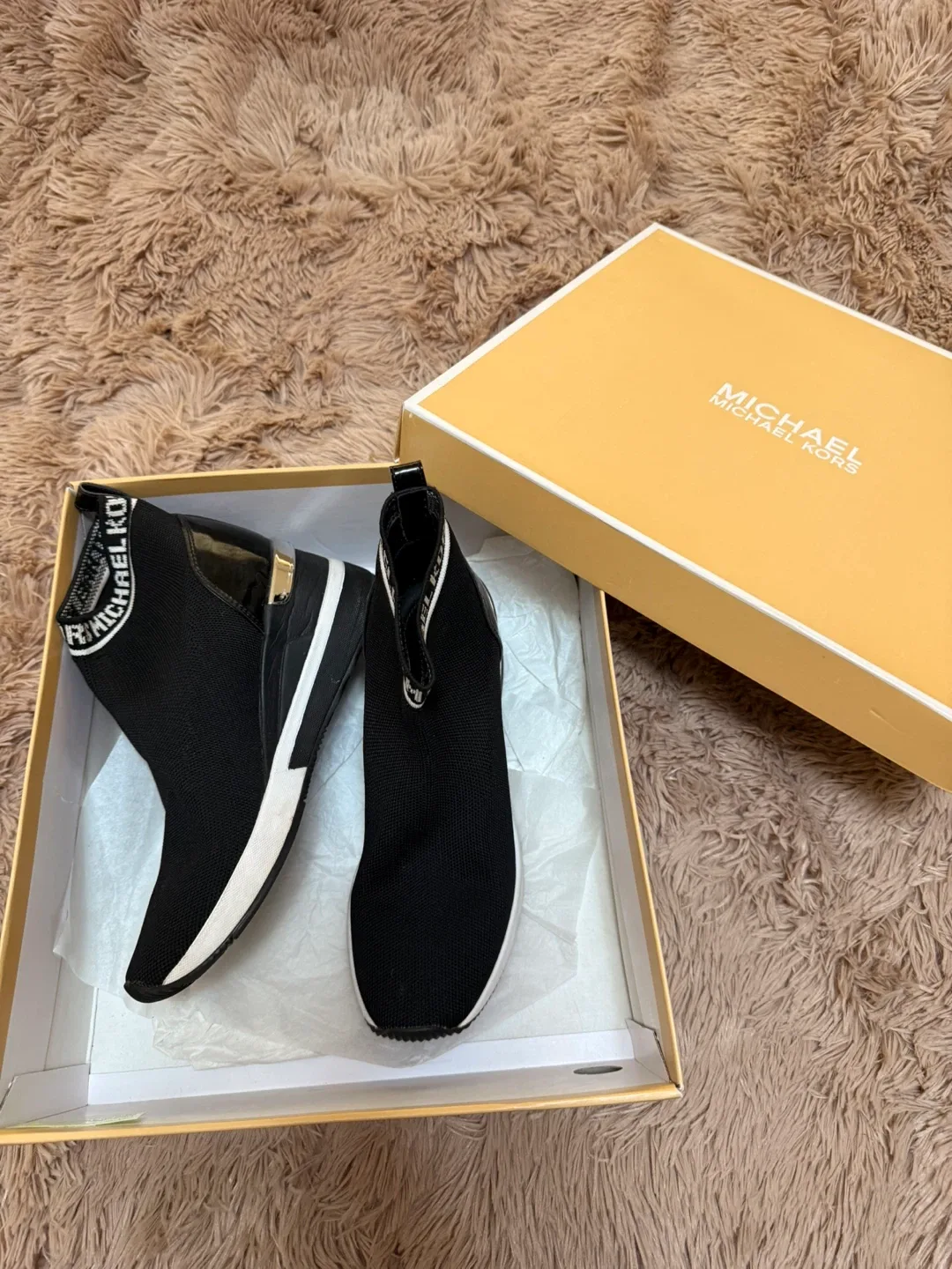 Michael Kors Skyler Bootie - Size 7 image indicator(2)