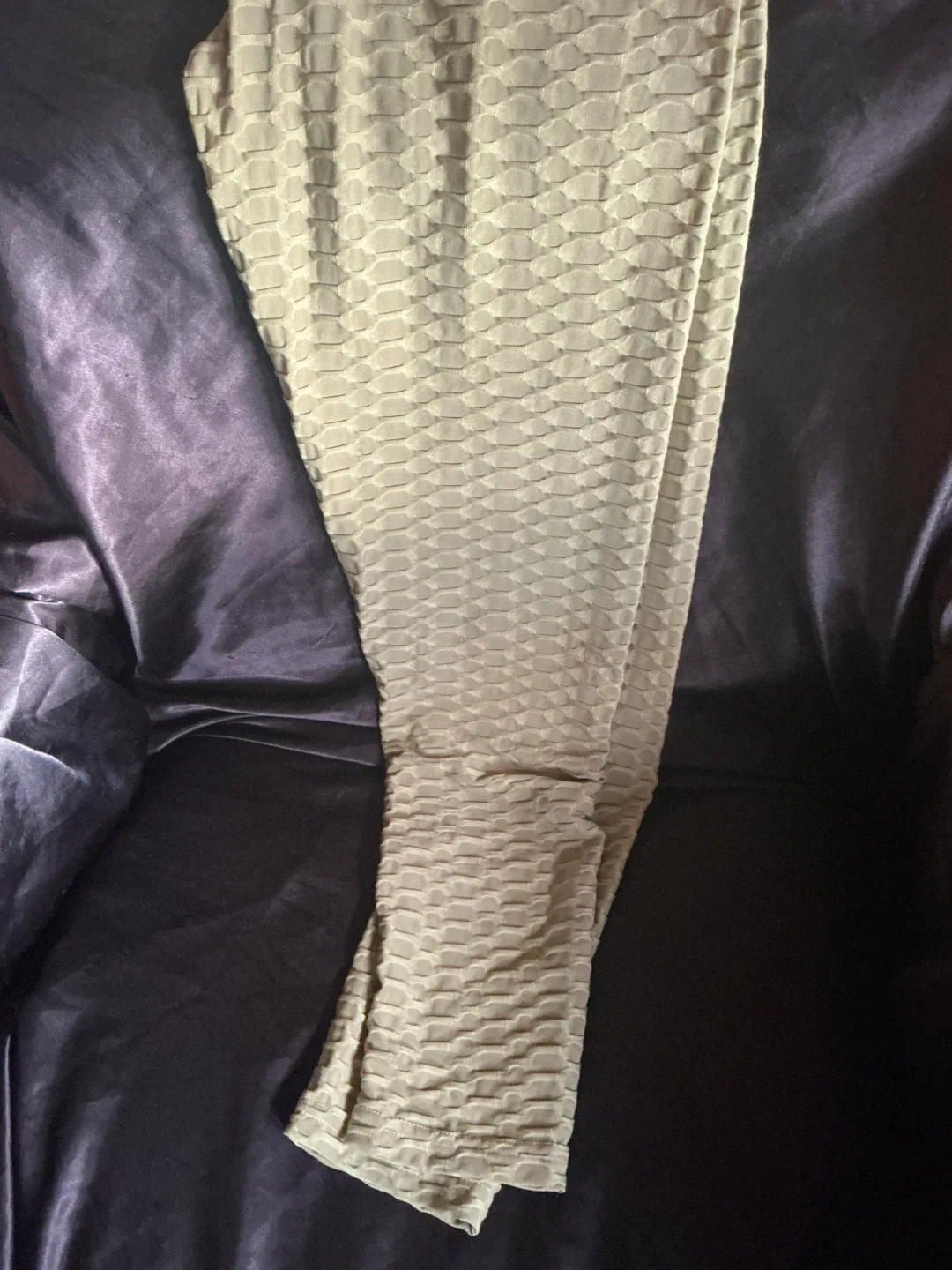 Textured Olive Green Leggings image indicator(4)