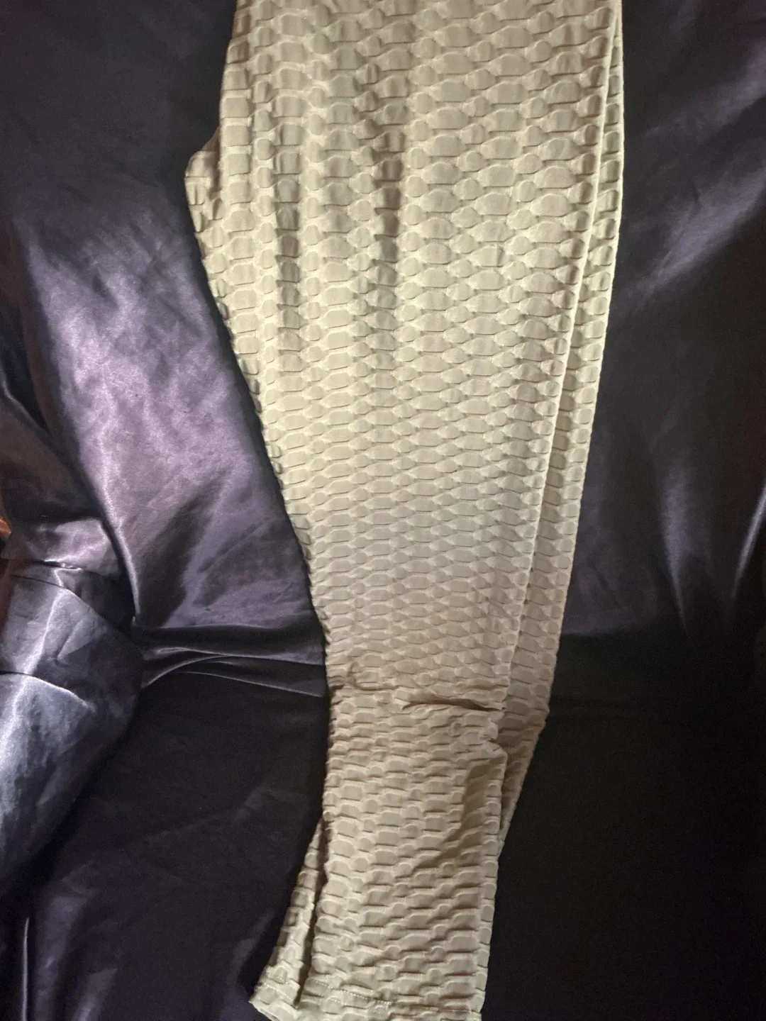 Textured Olive Green Leggings image indicator(5)