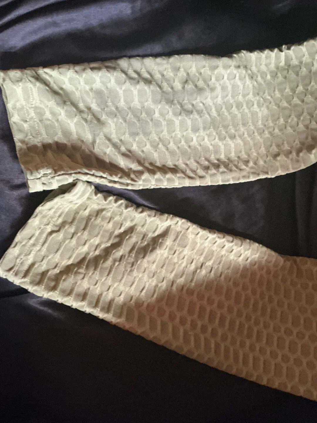 Textured Olive Green Leggings image indicator(6)