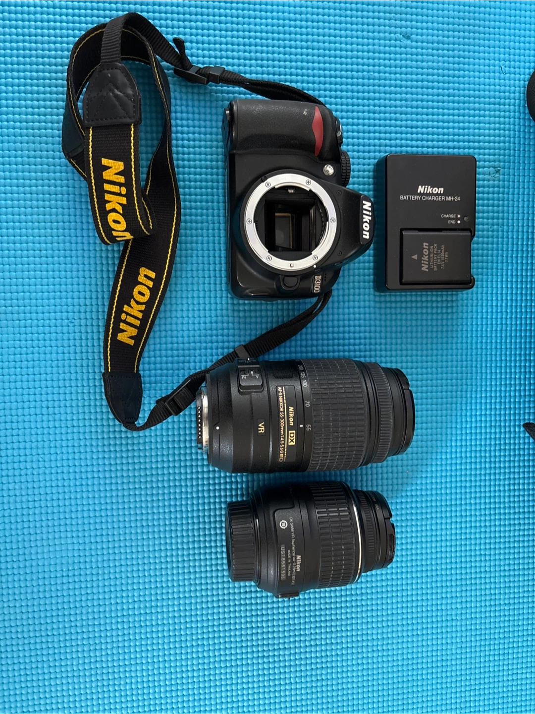Nikon D3100 DSLR Camera with Lenses & Bag - photo 2