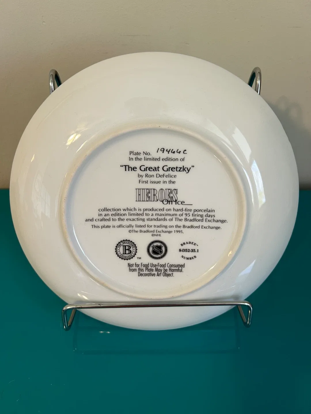 🏒Wayne Gretzky Collector Plate “The Great Gretzky” image indicator(2)