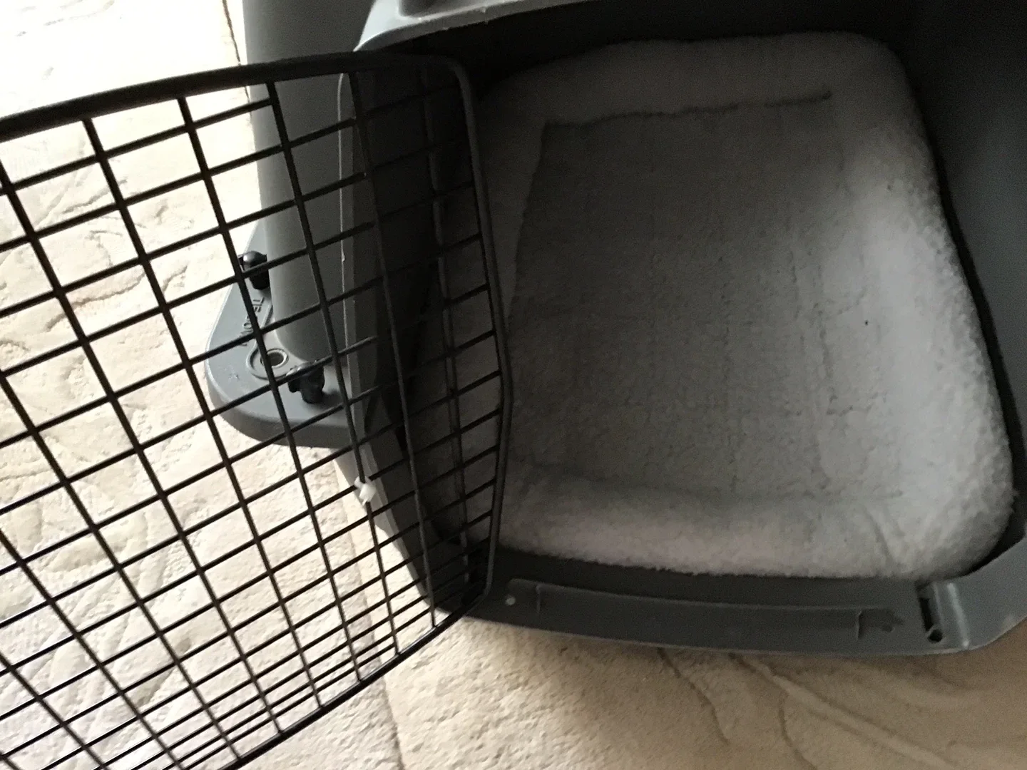 Petmate Ultra Vari Dog Kennel 28" x 20.5" x 21.5" image indicator(6)