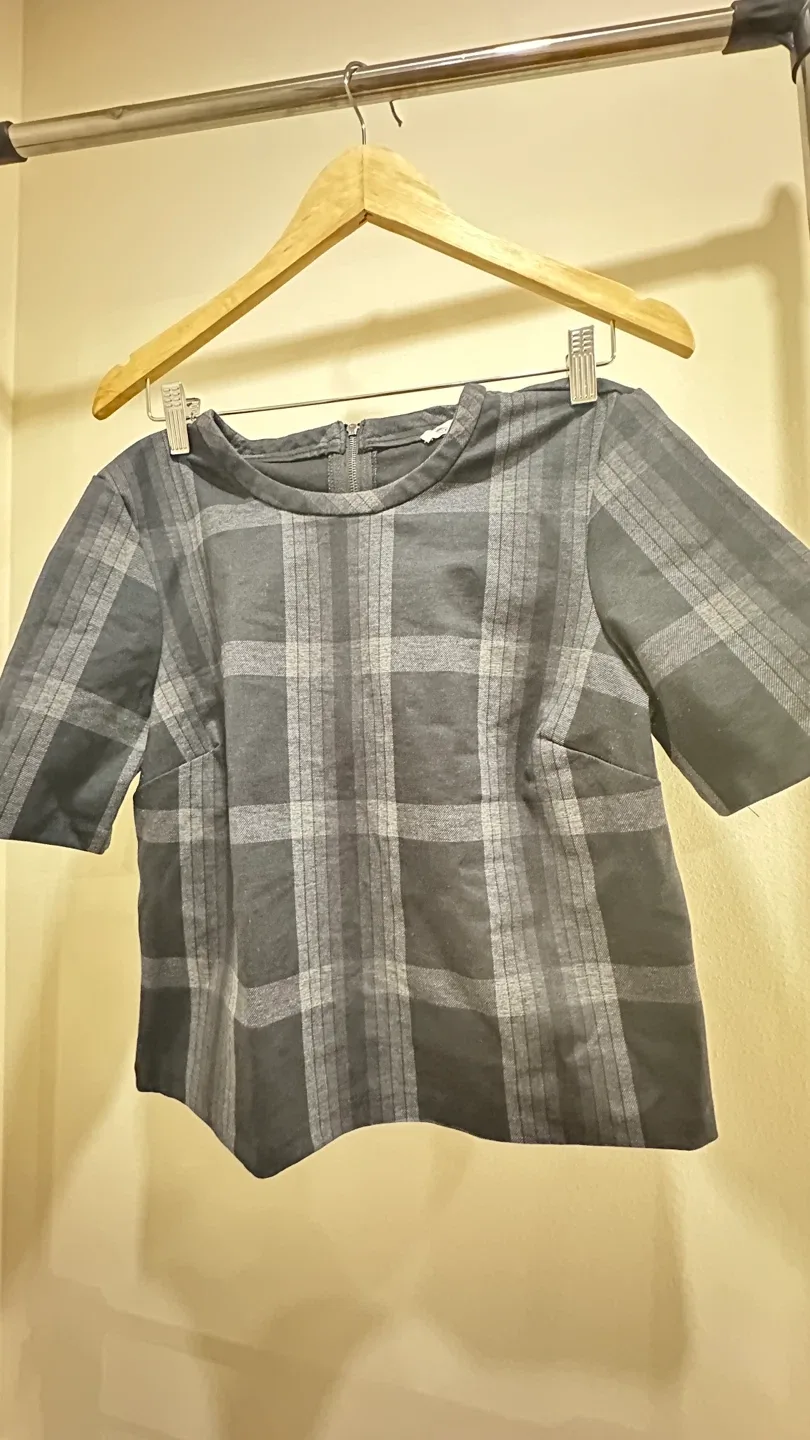 Women size Small Grey Plaid Short Sleeve Blouse thumbnail