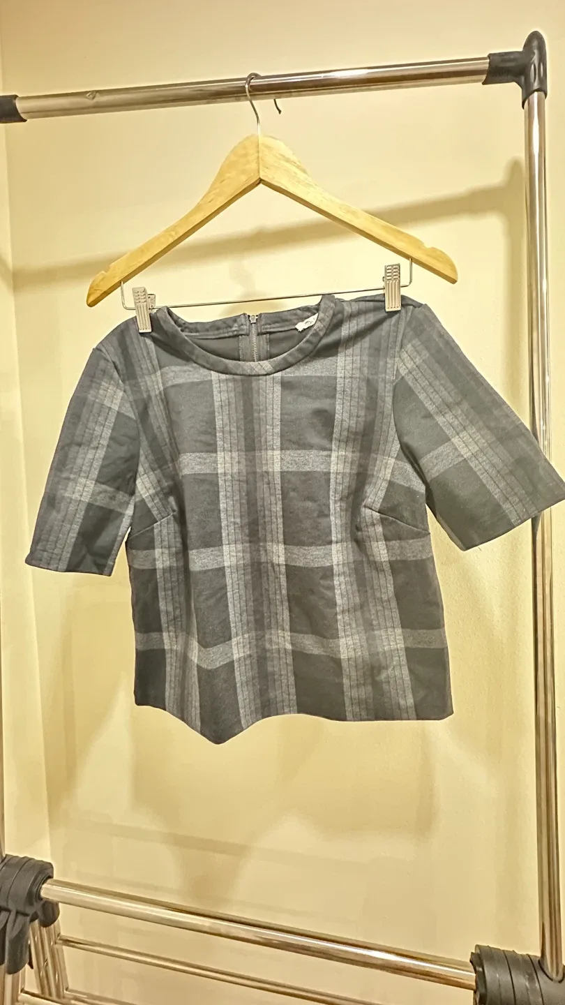 Women size Small Grey Plaid Short Sleeve Blouse image indicator(2)
