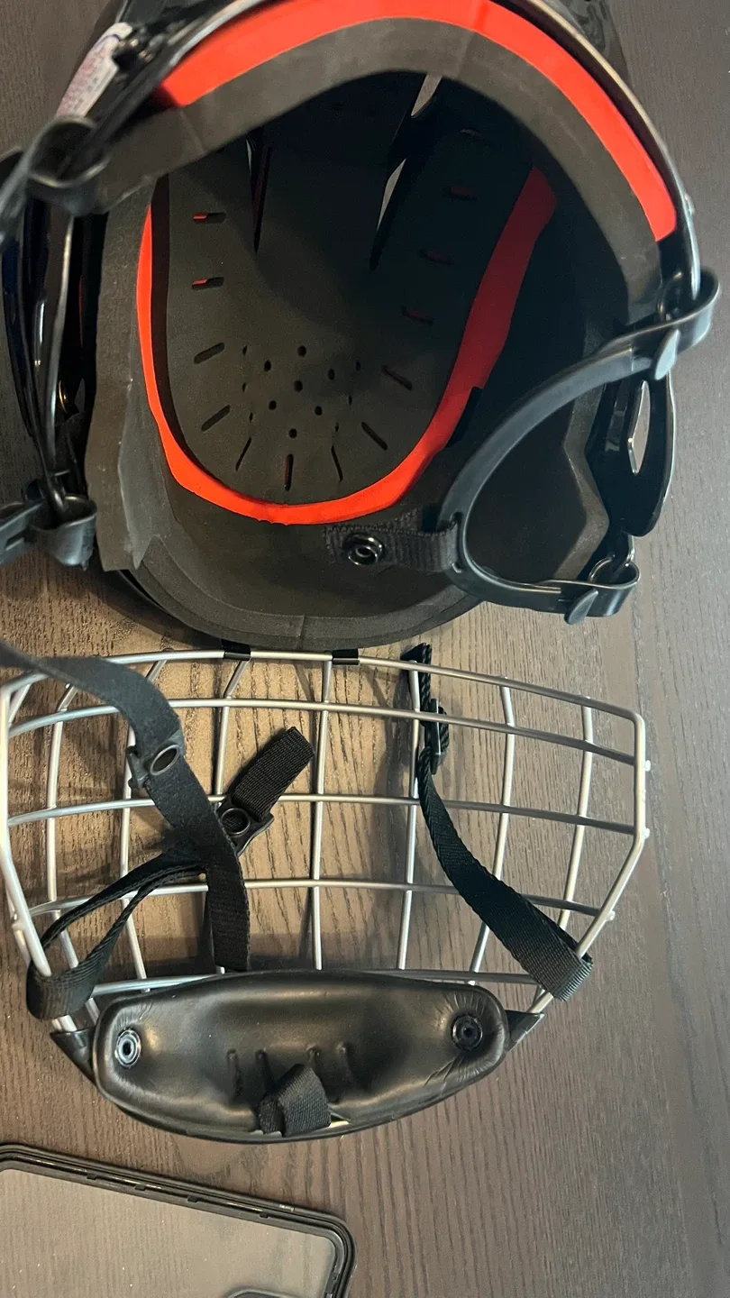 CCM Hockey Helmet with Cage - Black image indicator(4)