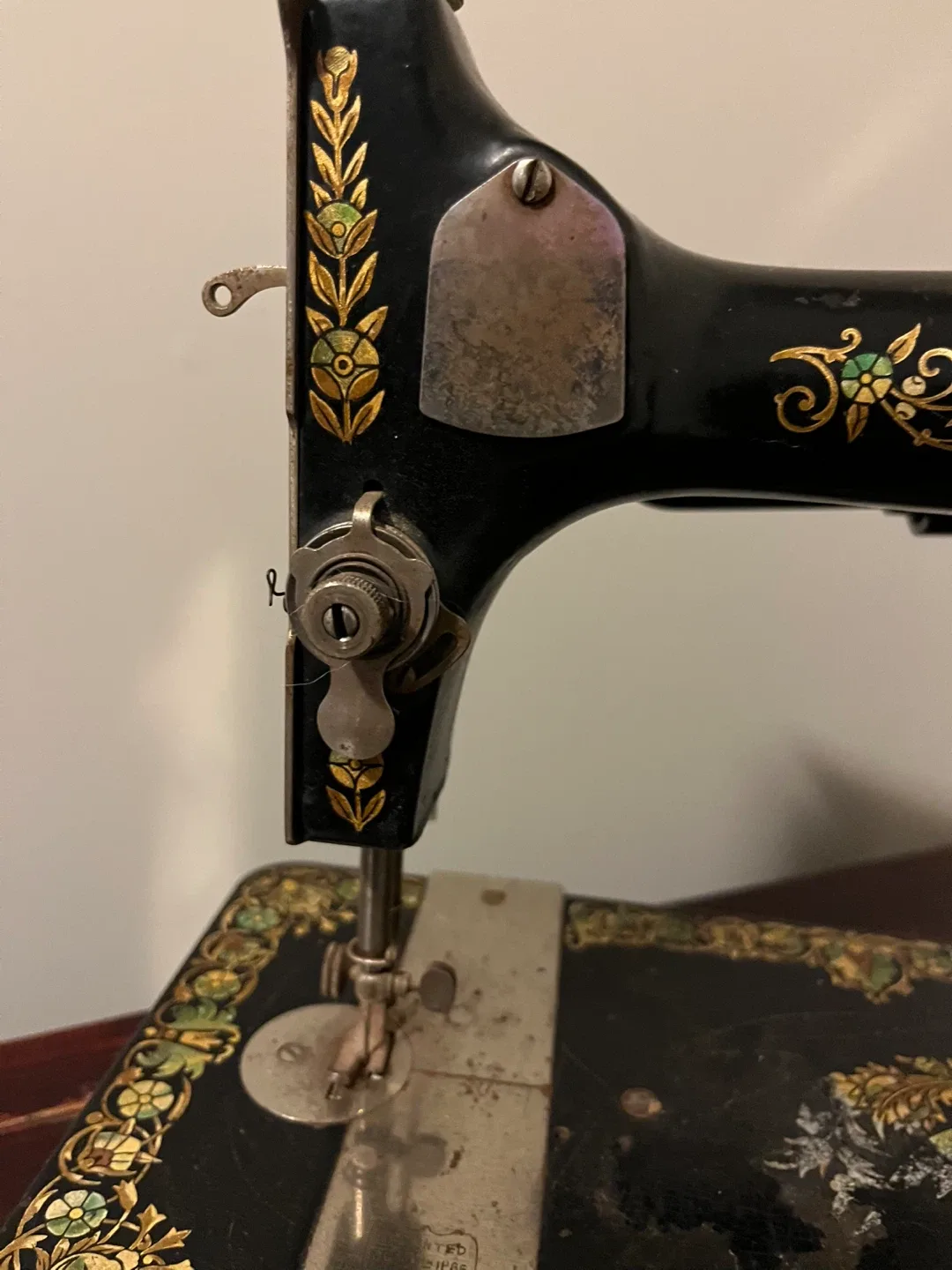 Vintage Singer Sewing Machine image indicator(6)