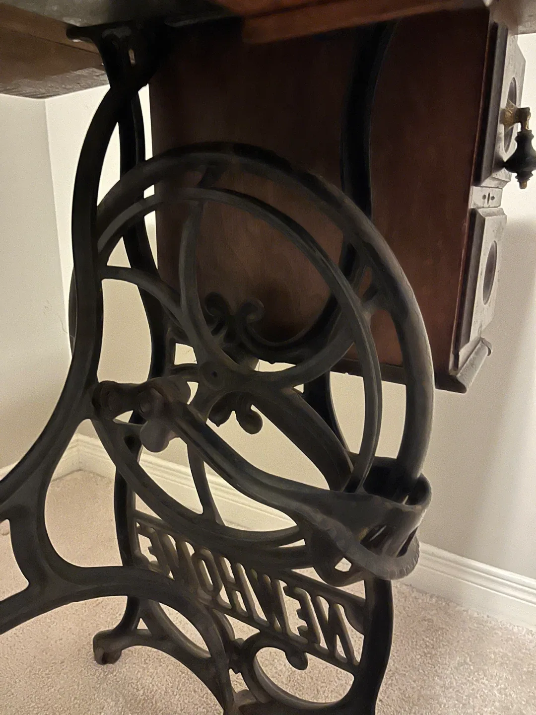 Vintage Singer Sewing Machine image indicator(9)