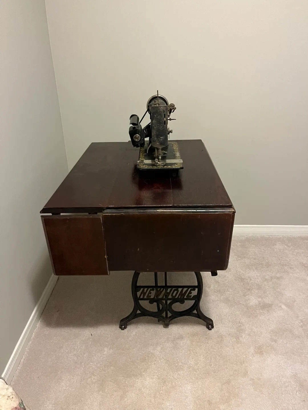 Vintage Singer Sewing Machine image indicator(10)