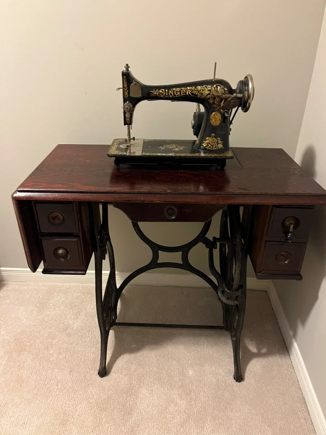 Vintage Singer Sewing Machine image indicator(7)