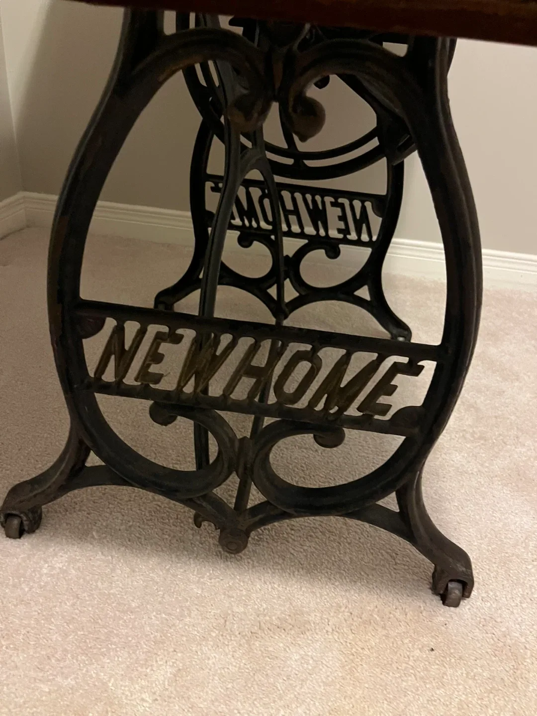 Vintage Singer Sewing Machine image indicator(8)