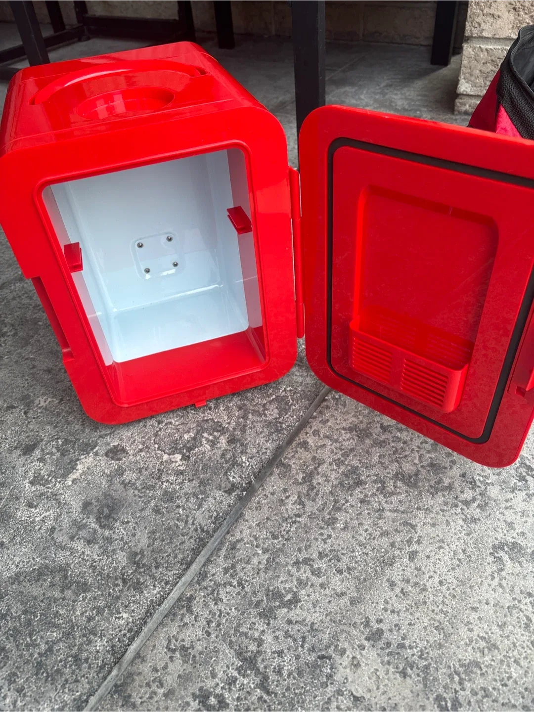 Coca-Cola Portable Mini Fridge image indicator(2)