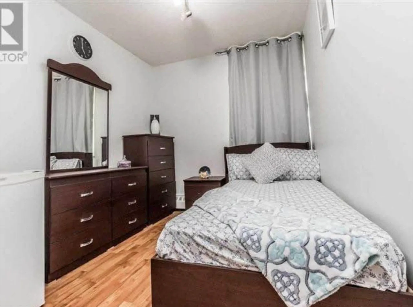 Bedroom Furniture Set - Dresser, Nightstand, Chester, Headboard