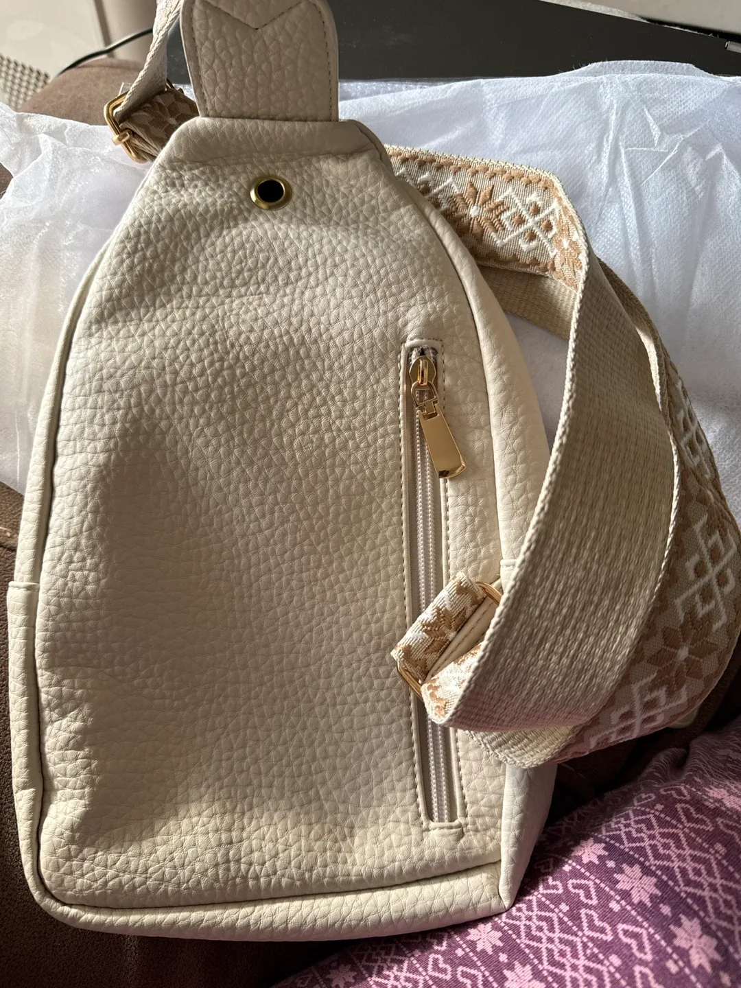 Beige Sling Bag image indicator(2)