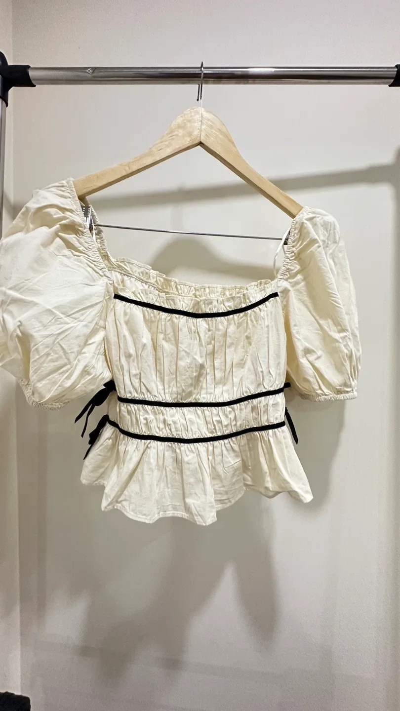 Japana Puff Sleeve Crop Top - Size M/M image indicator(3)