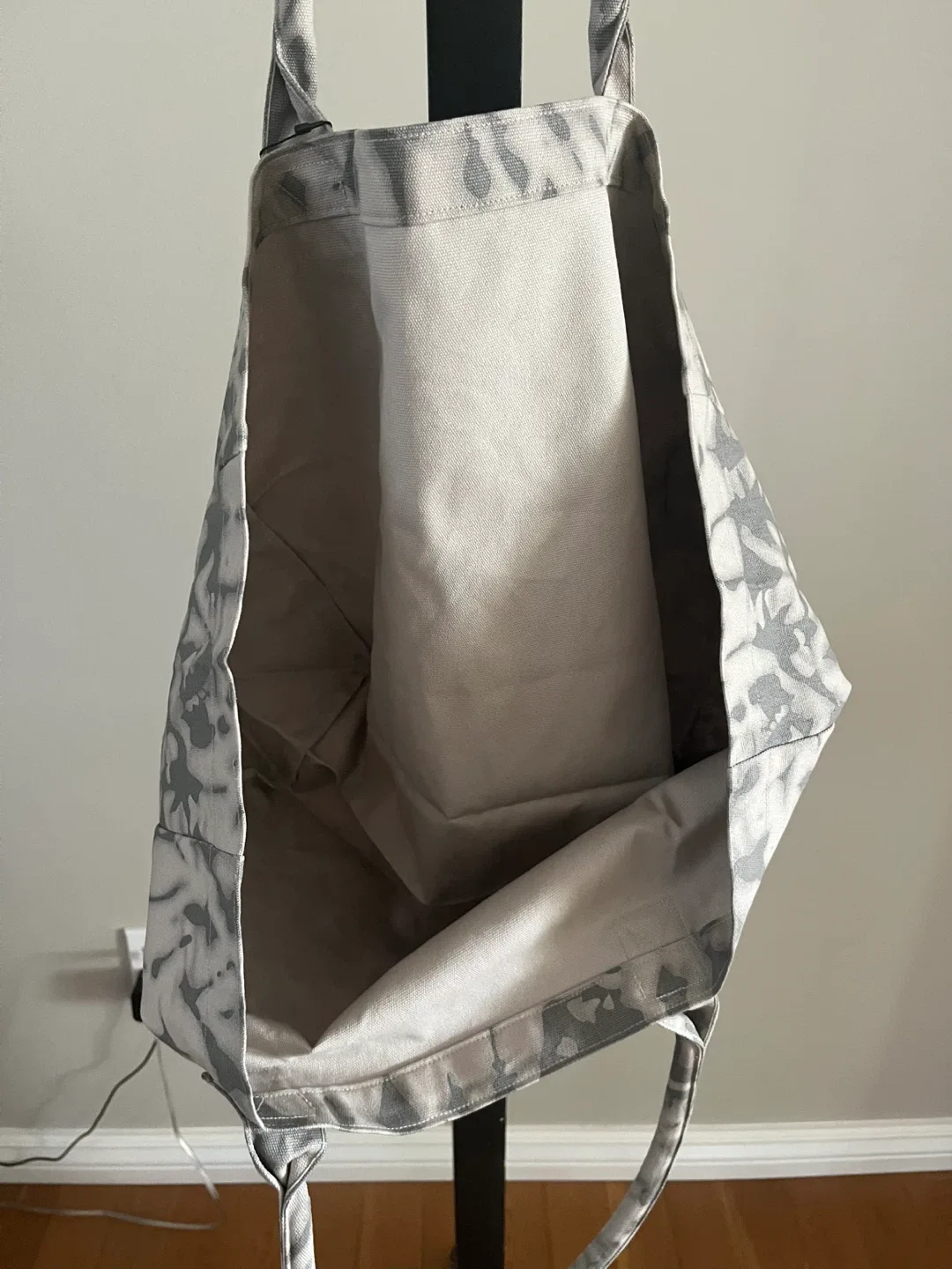 Alo Yoga Grey Tiedye Tote Bag - New image indicator(2)