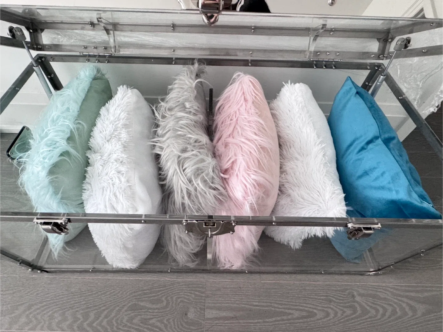 Decorative Throw Pillows - Assorted Colours & Textures image indicator(3)