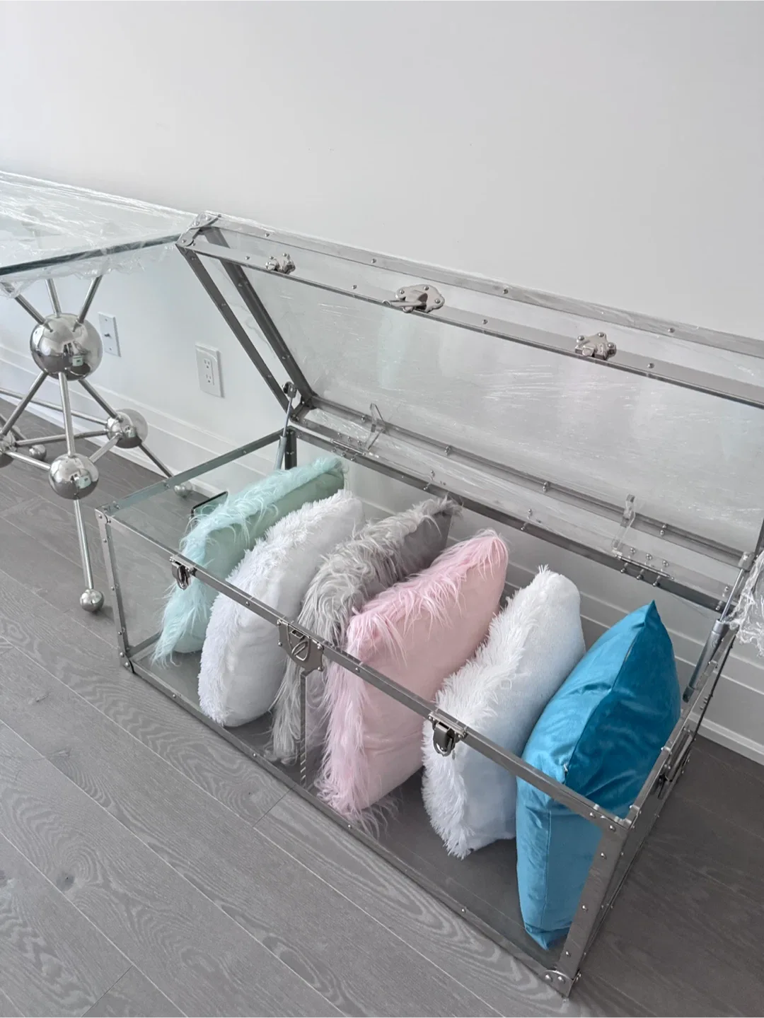 Decorative Throw Pillows - Assorted Colours & Textures image indicator(4)