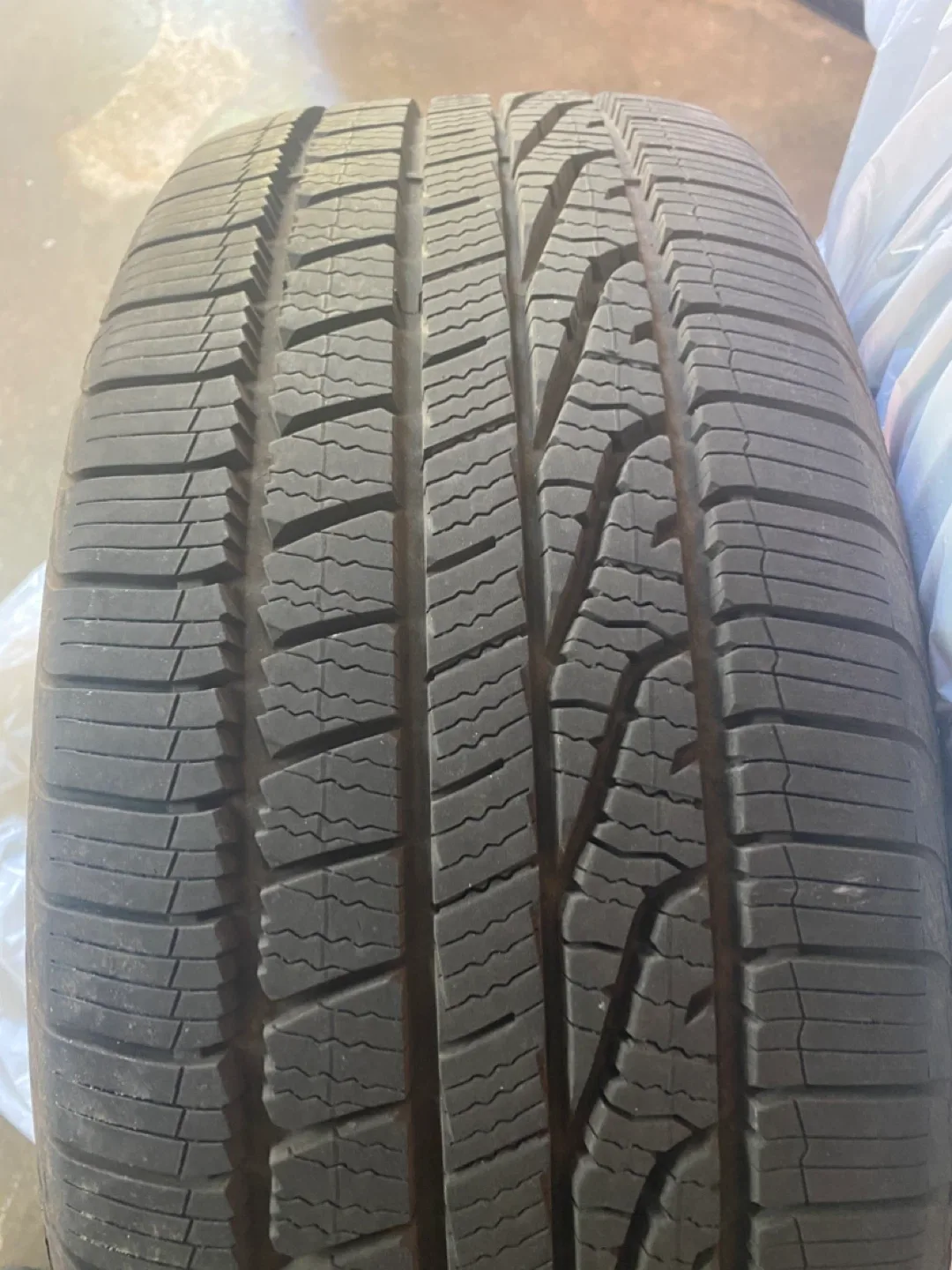 Goodyear Assurance WeatherReady Tire - 235/50R18 image indicator(4)