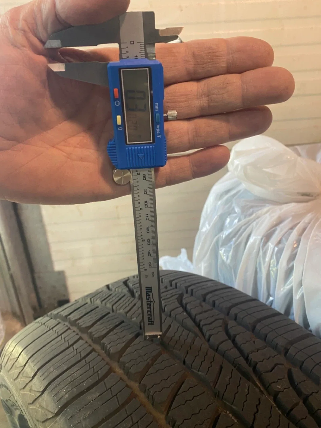 Goodyear Assurance WeatherReady Tire - 235/50R18 image indicator(5)