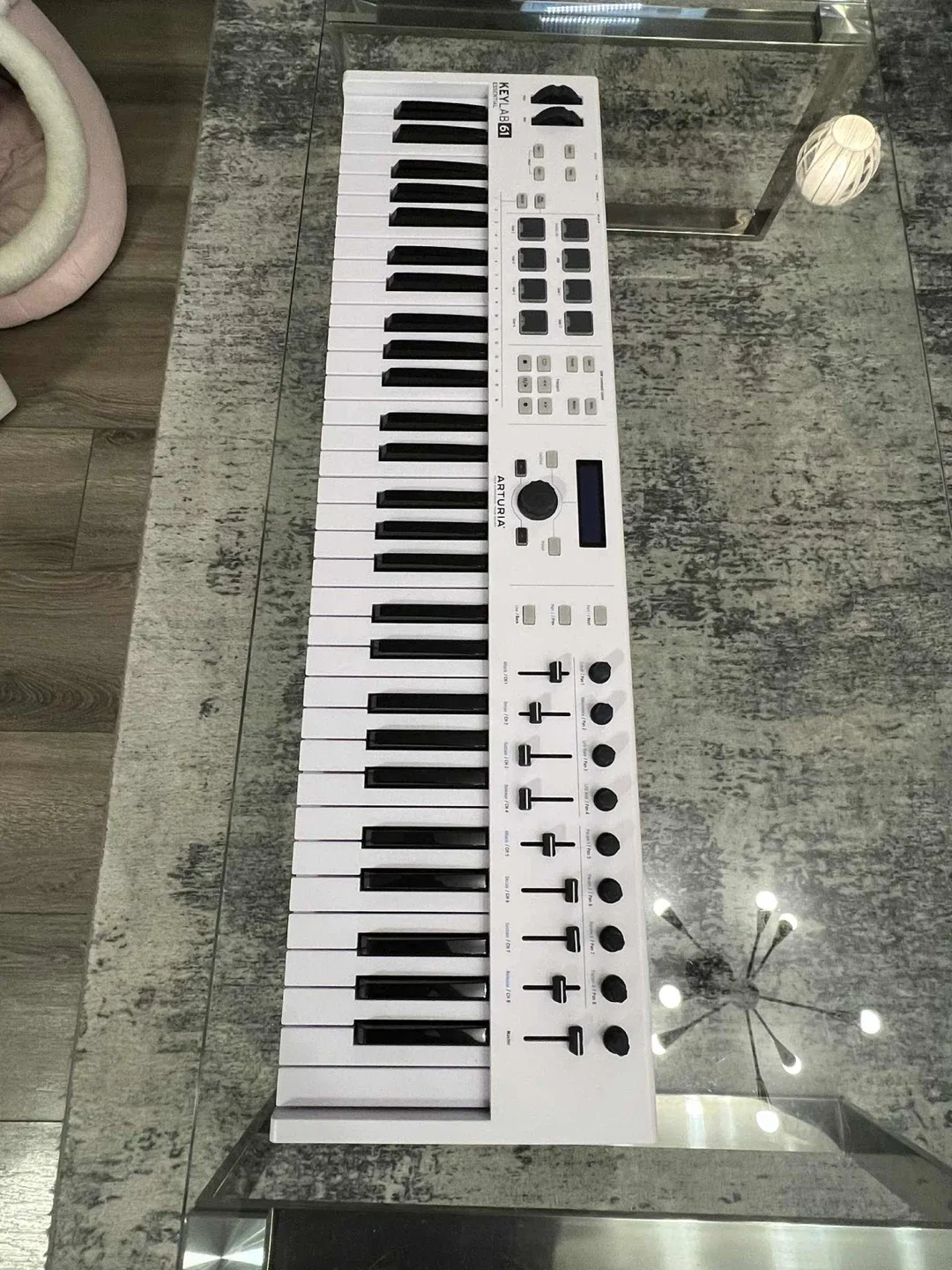 Arturia KeyLab Essential 61 MIDI Controller image indicator(2)