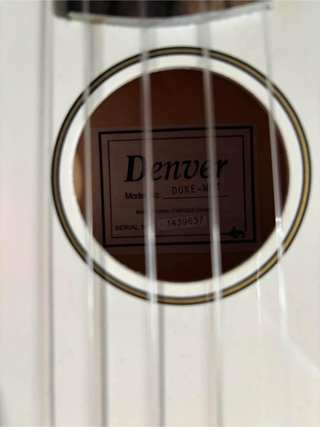 Denver Duke-WT White Ukulele with Case image indicator(5)