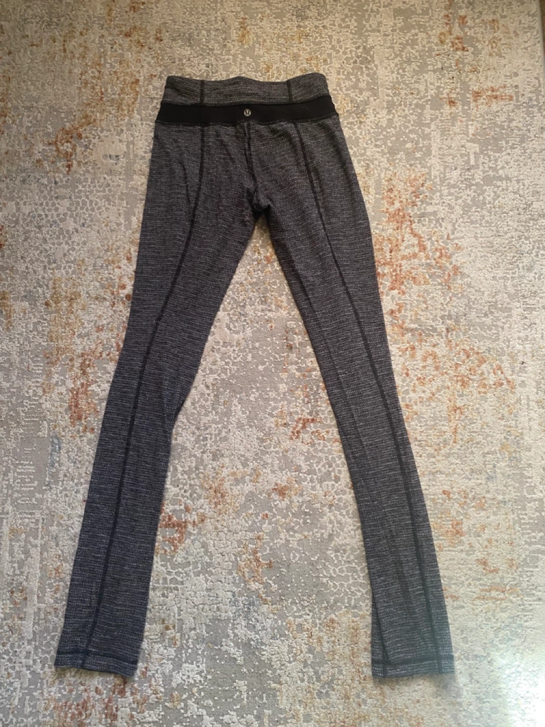 Lululemon Yoga Pants - Size 6 - photo 2