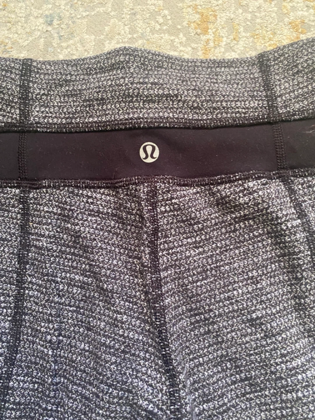 Lululemon Yoga Pants - Size 6 - photo 3
