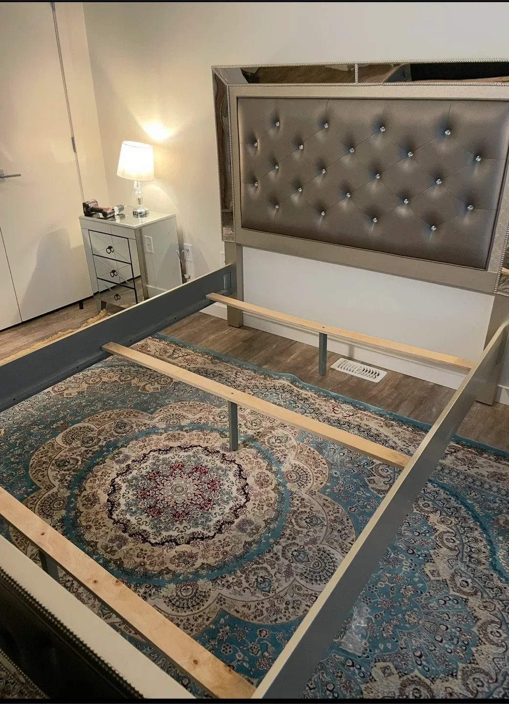 Glam Mirrored Queen Size Bed image indicator(3)