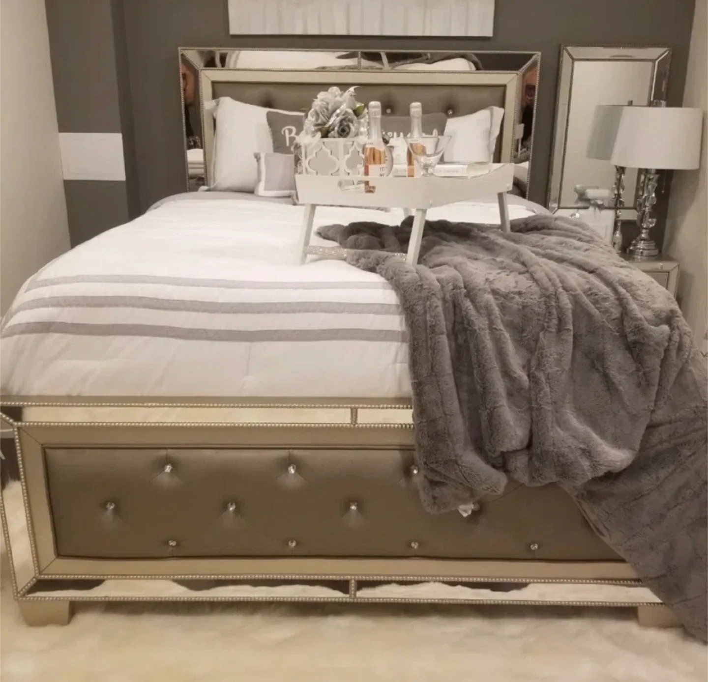 Glam Mirrored Queen Size Bed image indicator(2)