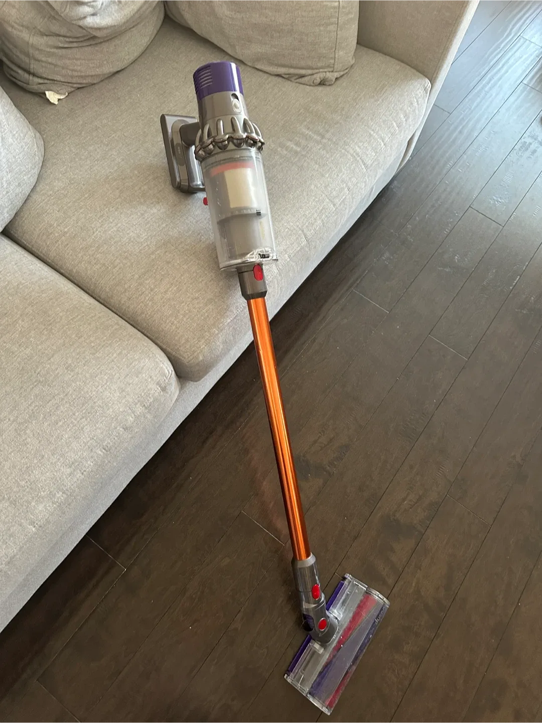 Cyclone V10 Absolute Dyson image indicator(10)