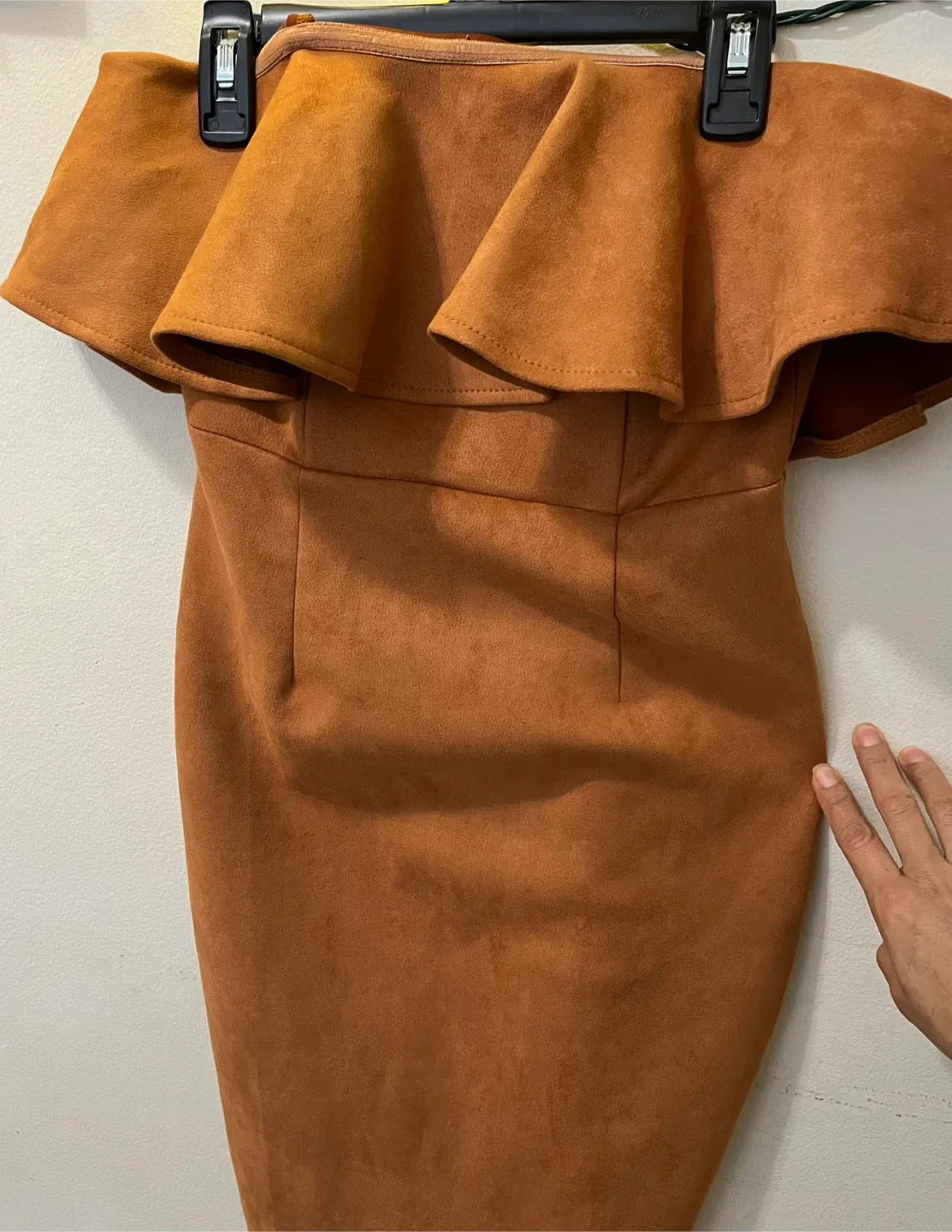 Brown Off-the-Shoulder Dress image indicator(4)