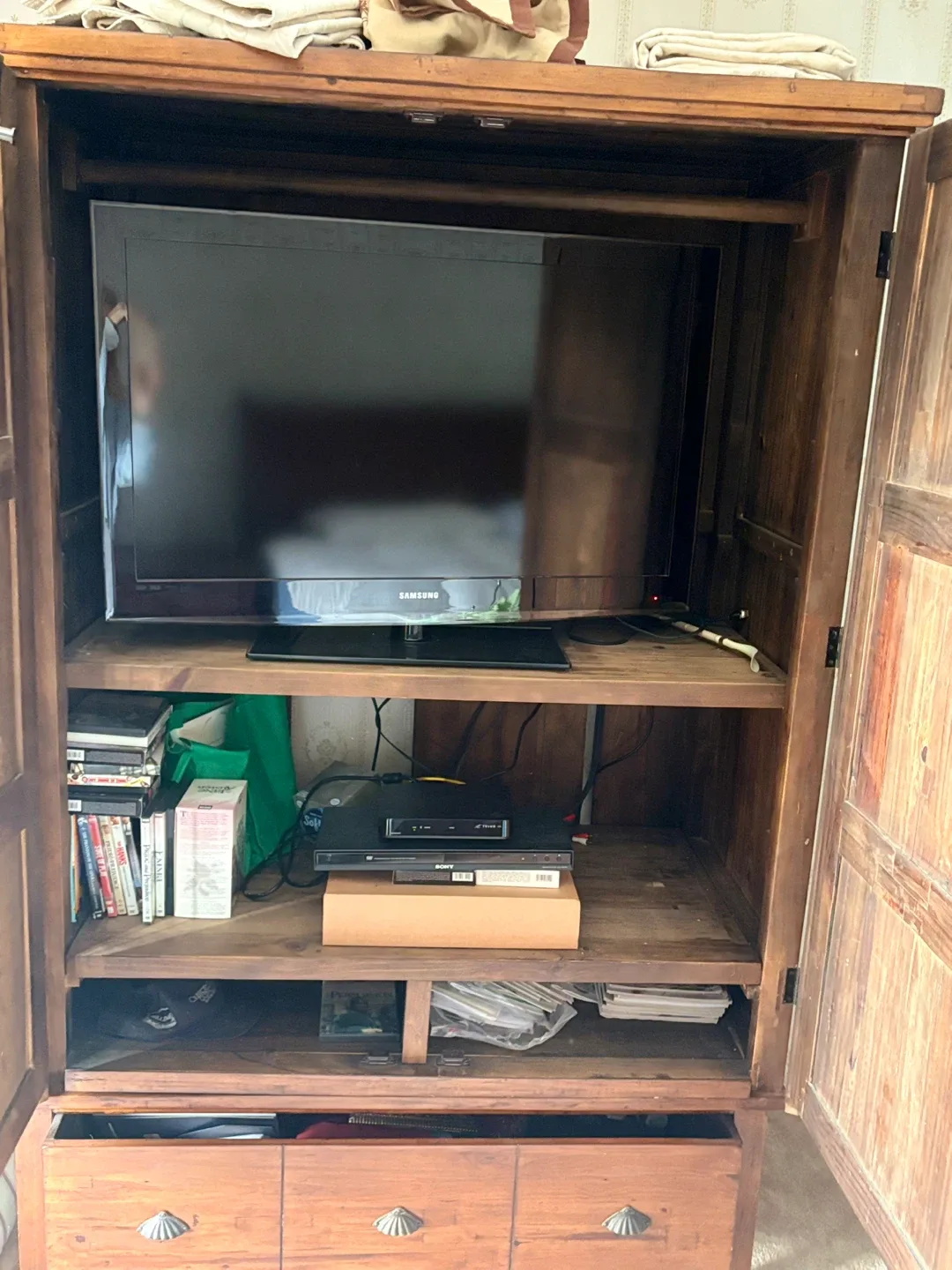 The Irish Coast Collection Bedroom Set image indicator(6)