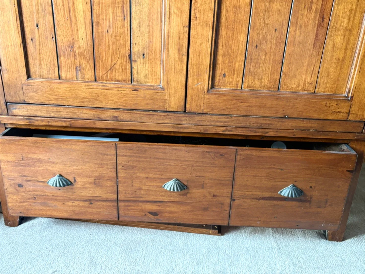 The Irish Coast Collection Bedroom Set image indicator(5)