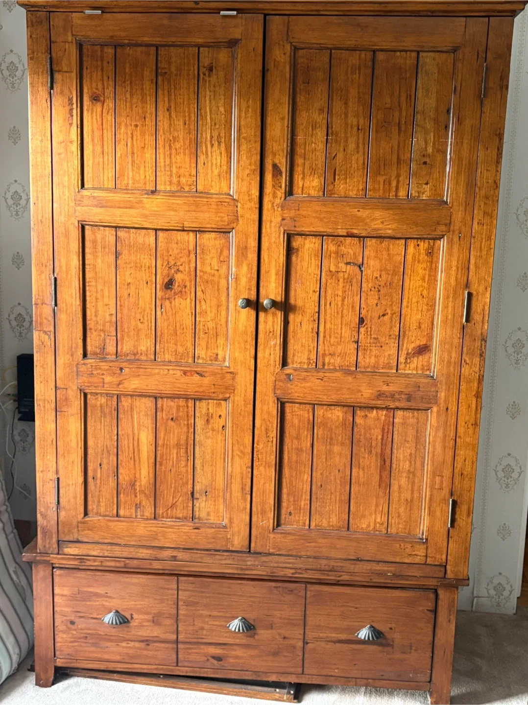 The Irish Coast Collection Bedroom Set image indicator(10)