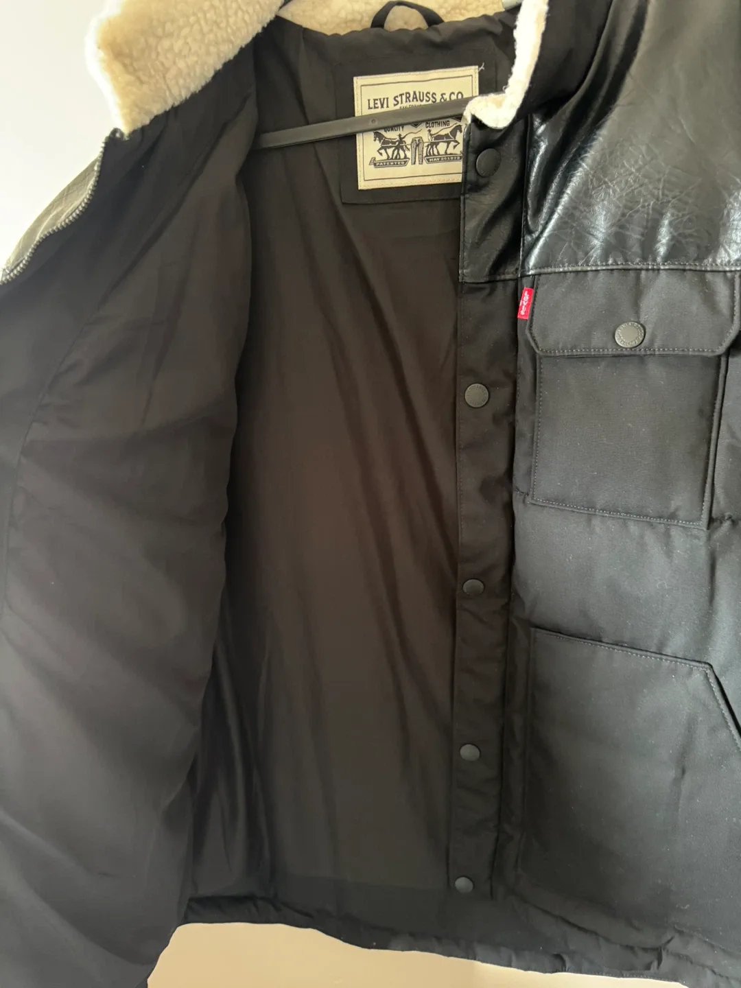 Mens Levi Strauss & Co. Black Puffer Jacket - Size L image indicator(3)