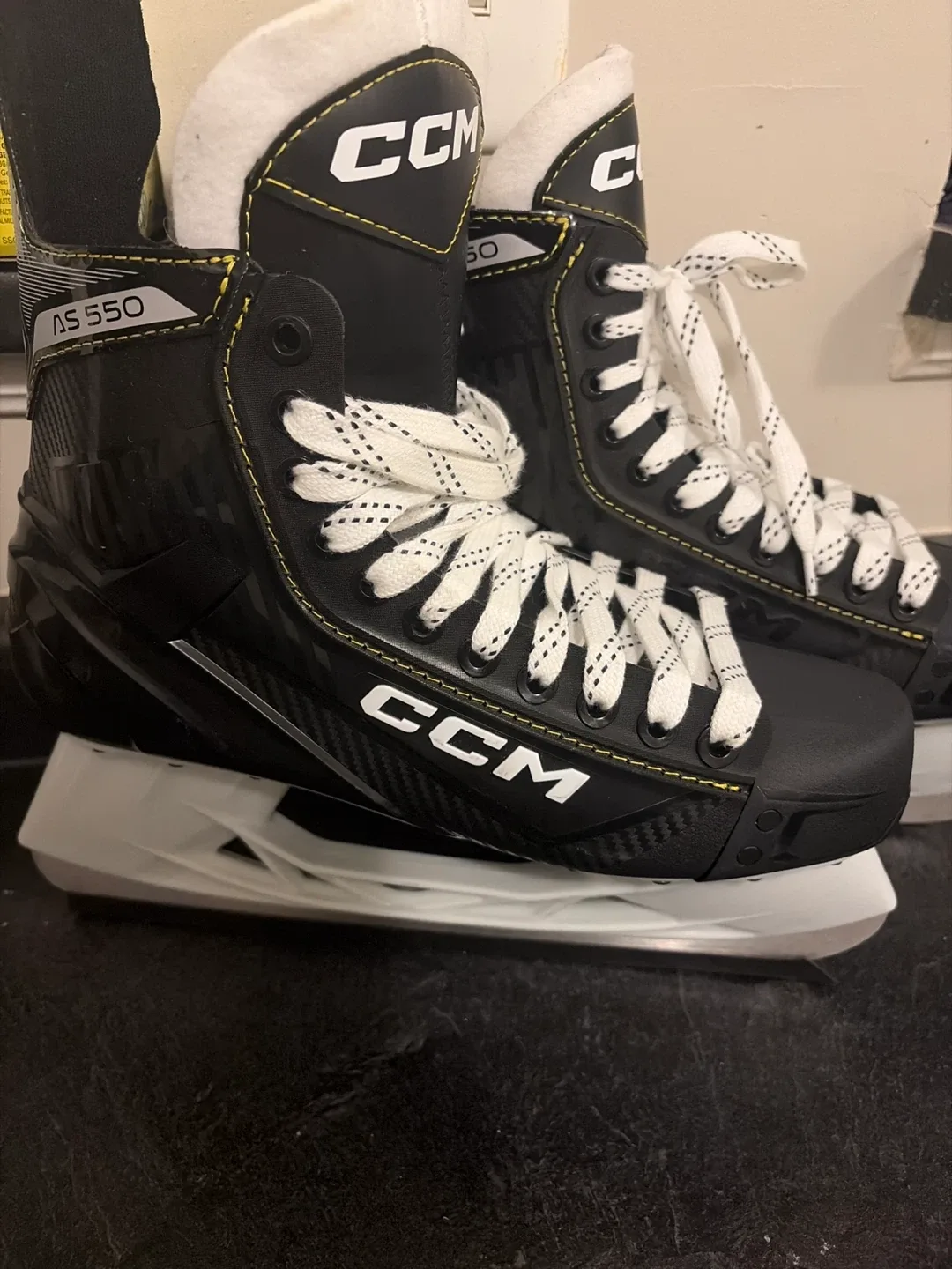 CCM AS550 Ice Skates - Size 10 image indicator(3)