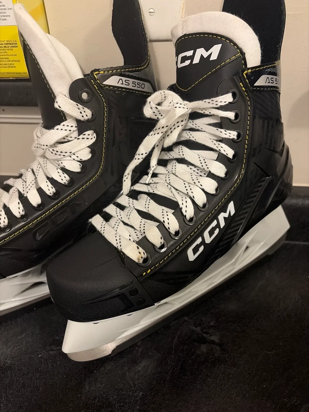 CCM AS550 Ice Skates - Size 10 image indicator(2)
