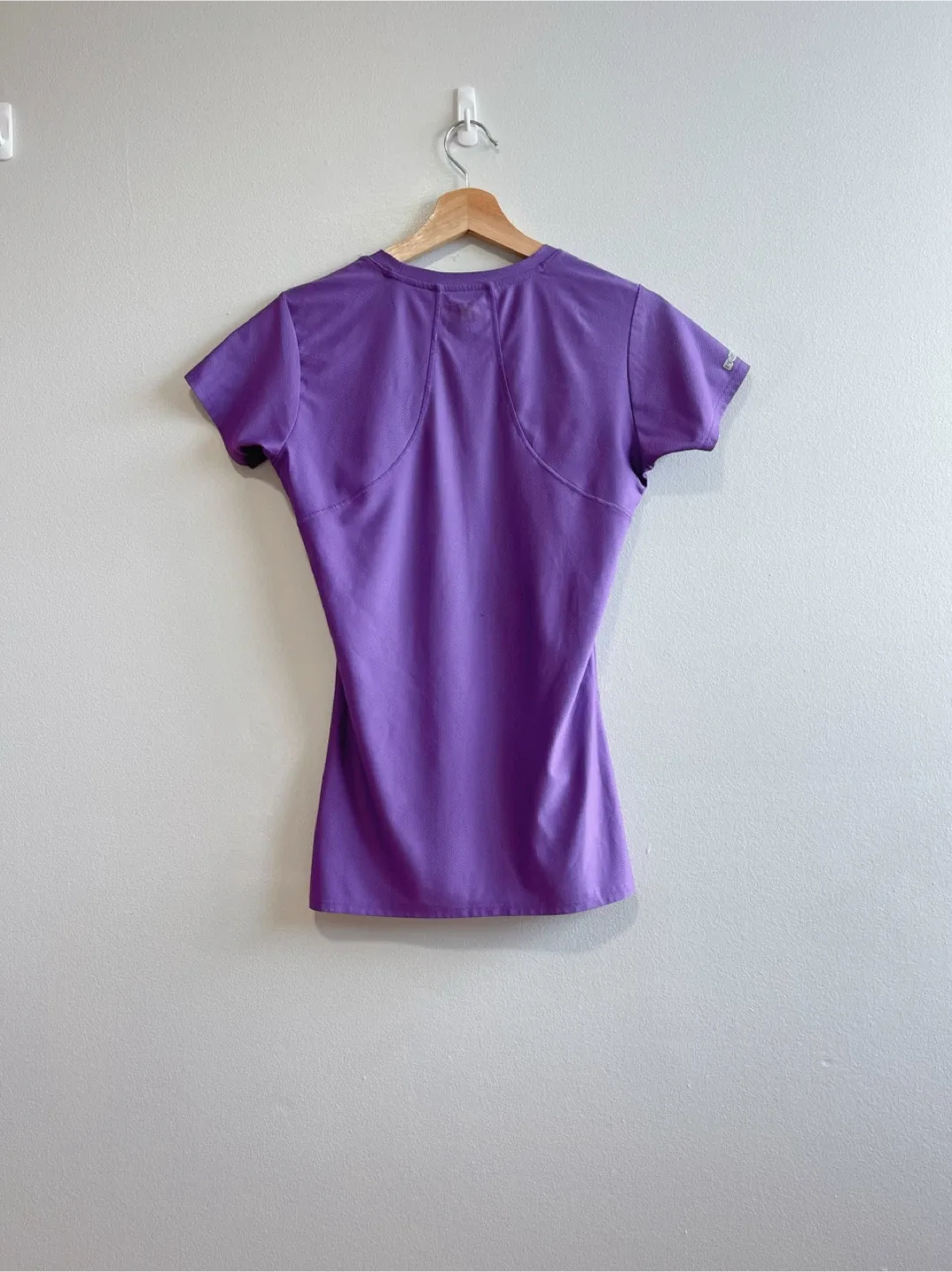 Women’s Under Armour T-Shirt- Size M image indicator(2)