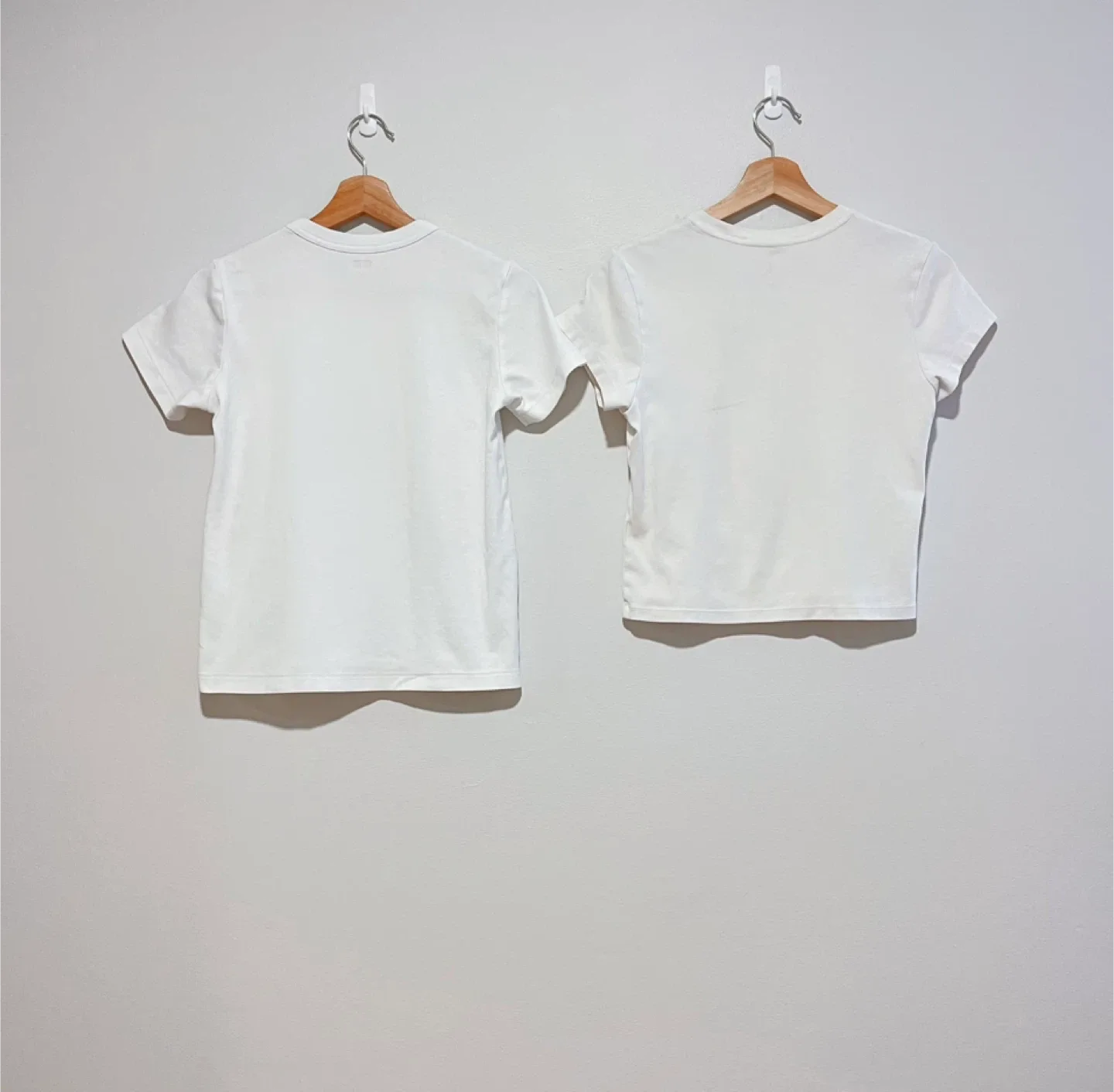 Women’s Uniqlo White T-Shirts (M & S) image indicator(2)