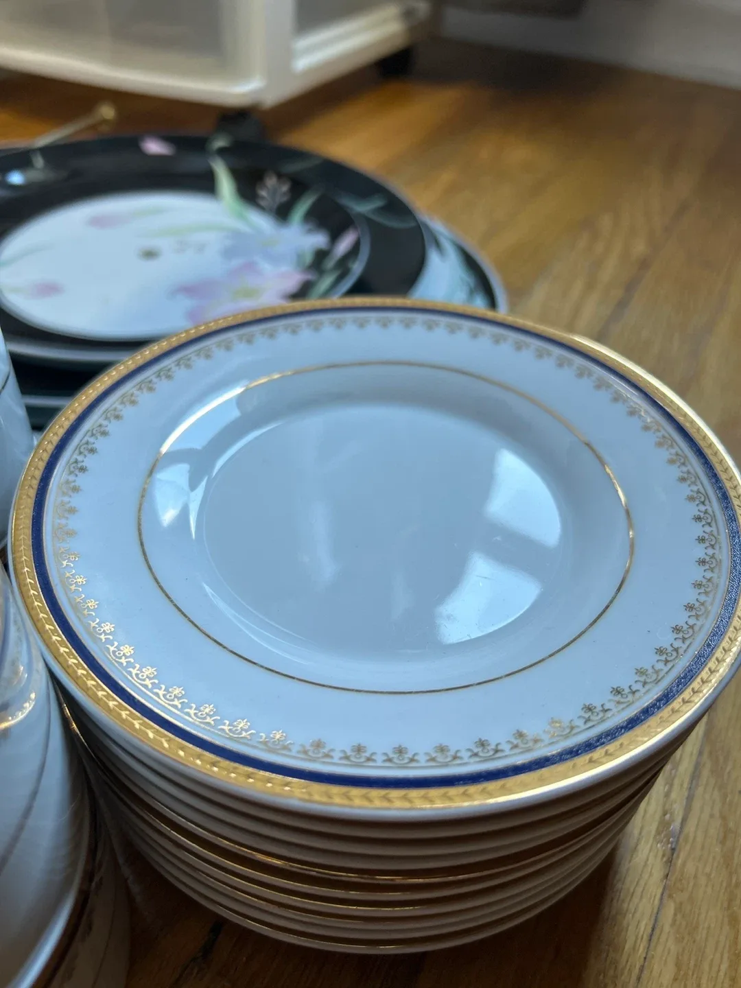 Floral Plate Set with Cups image indicator(3)