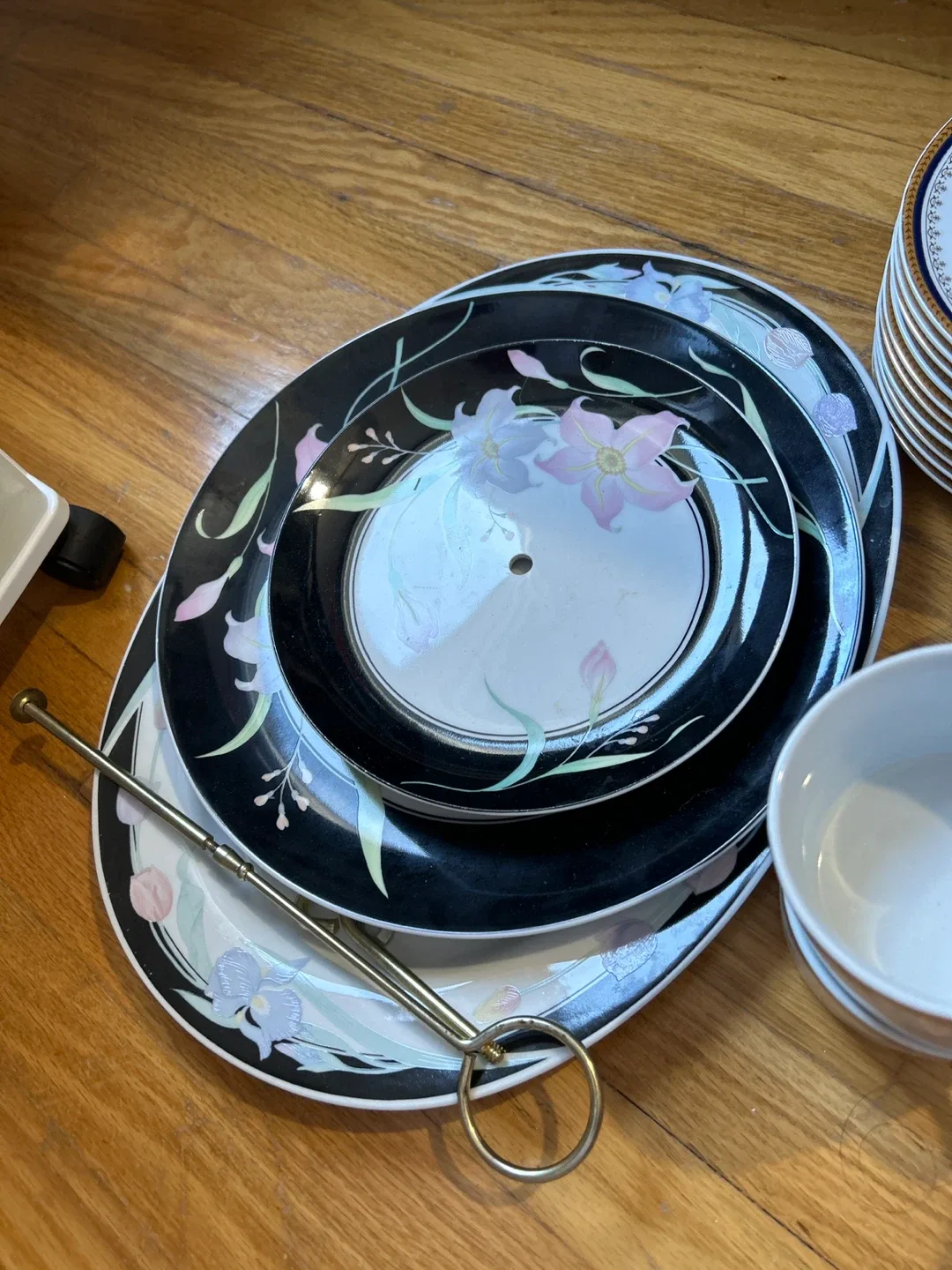 Floral Plate Set with Cups image indicator(4)