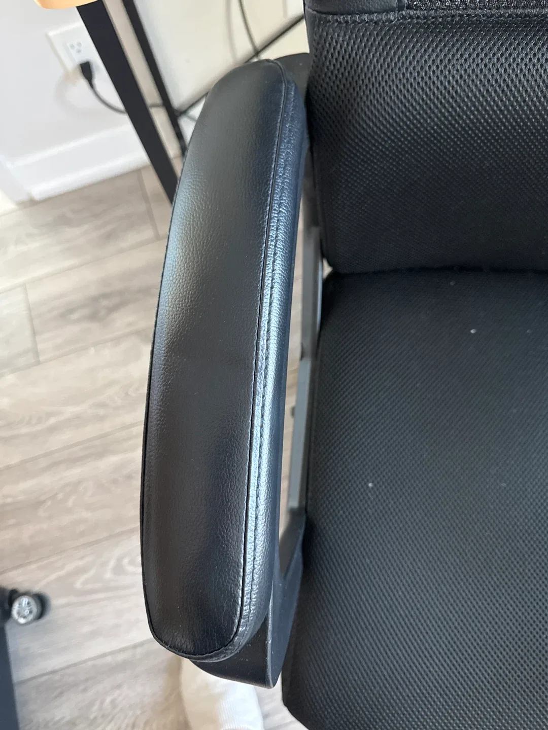 Black Ergonomic Office Chair image indicator(3)