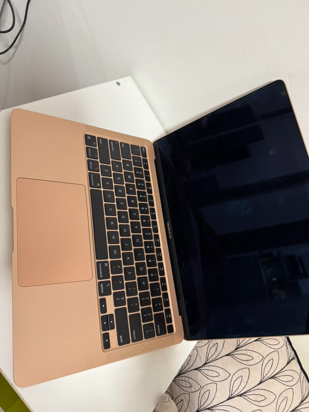 Apple MacBook Air - Rose Gold image indicator(3)