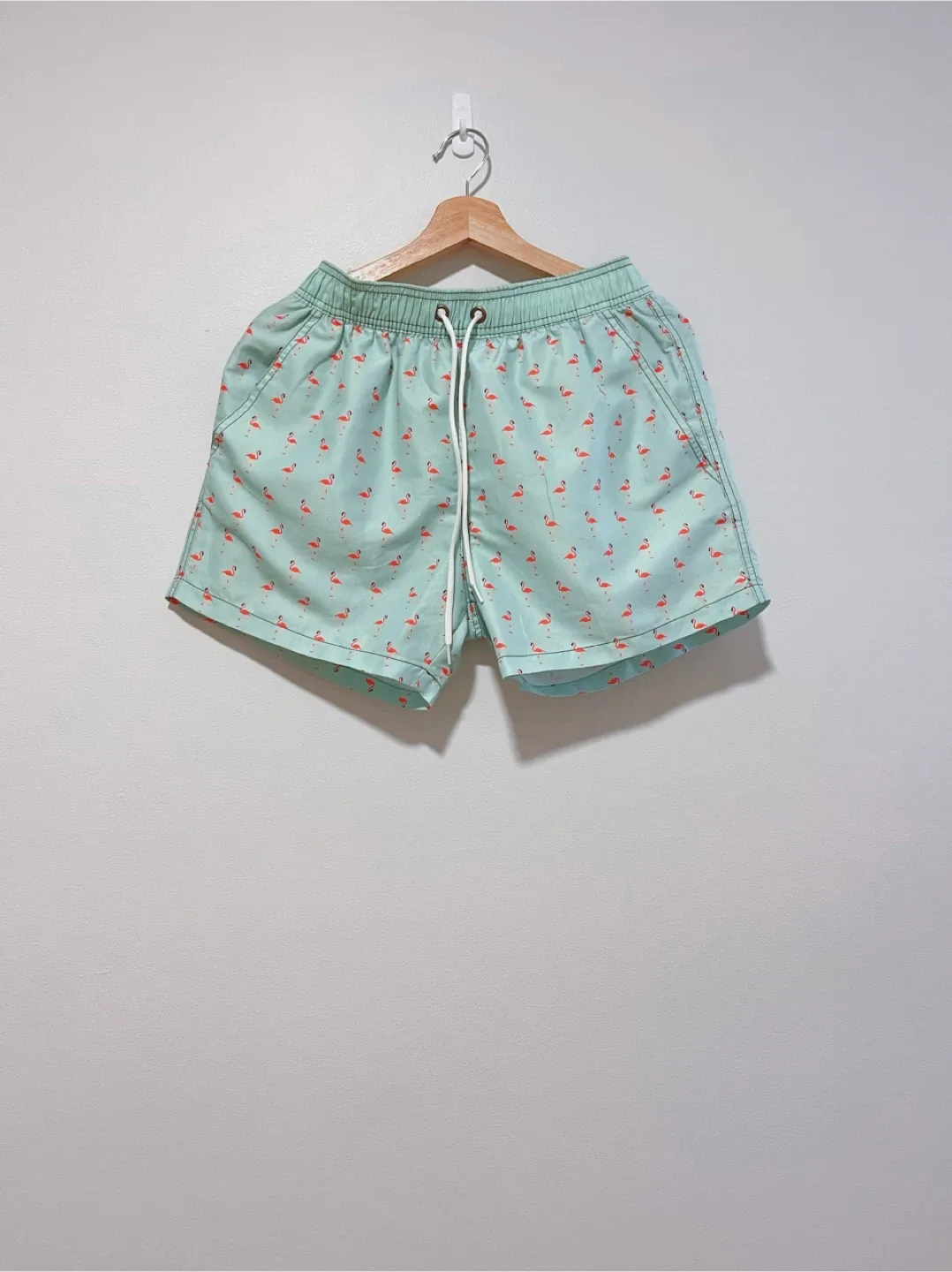 Men’s Shorts image indicator(2)