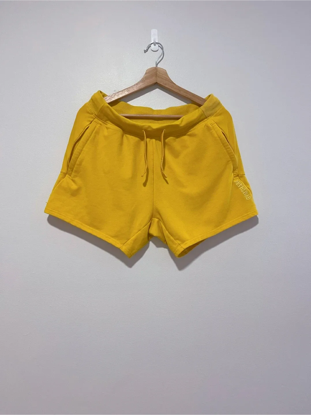 Men��’s Shorts image indicator(3)