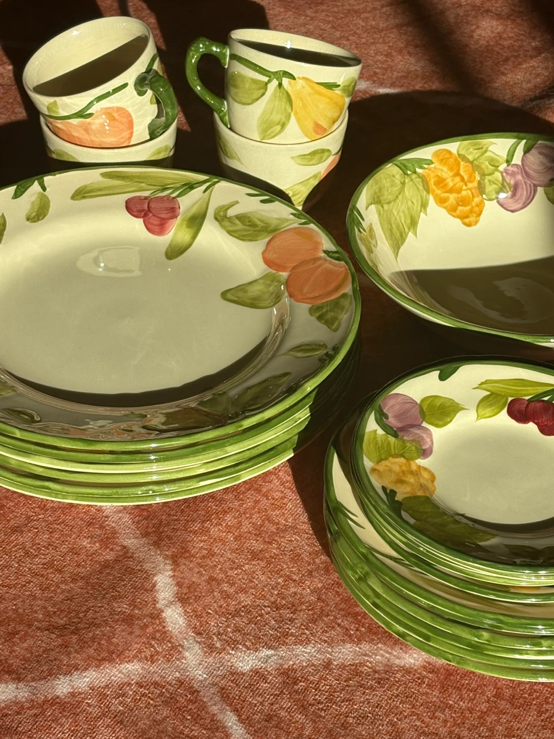 21 Pieces Vintage Floral Dinnerware Set - Plates, Bowls, Mugs - photo 2